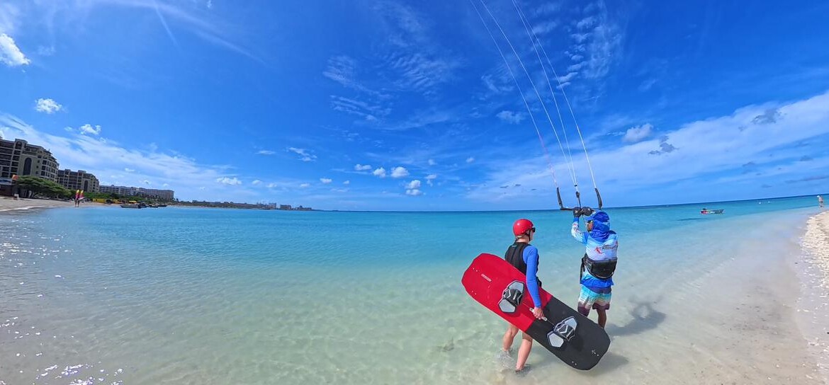 Aruba Blue Sky & Crystal-Clear Water: The Perfect Backdrop for Kitesurfing