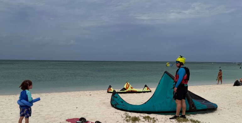 Kitesurfing in Aruba: The Complete Guide to Lessons, Wind & Best Kite Spots